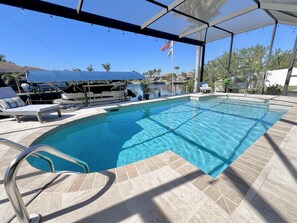 Lämmitetty uima-allas