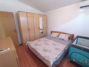 Casa, 3 habitaciones, para fumadores, balcón | 4 habitaciones