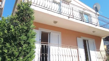Casa, 3 habitaciones, para fumadores, balcón | Balcón
