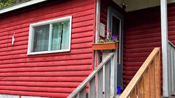 Family Cottage, 3 Bedrooms, Lake View | Free WiFi