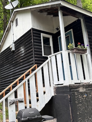 Classic Cabin, 2 Bedrooms, Lake View | Free WiFi - Lakefront Hideaway Resort (Kawartha Lakes)
