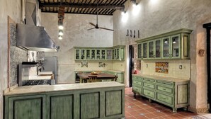 Free daily continental breakfast  - Casa Clorinda (Campeche)