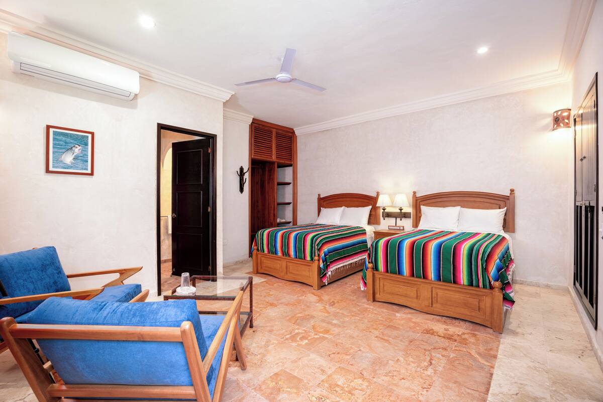 Double Room | In-room safe, desk, laptop workspace, WiFi (free)