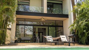 Deluxe House, Patio, Garden View | 3 bedrooms, free WiFi