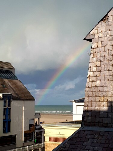 Appartement cosy, calme, à 150 mètres de la plage principale.