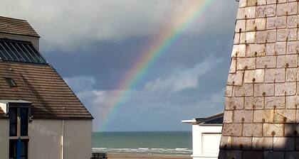 Appartement cosy, calme, Ă 150 mĂštres de la plage principale.