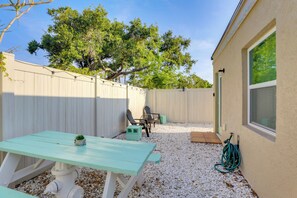 Terrace/patio - 6 Mi to Dtwn: Sarasota Apt w/ Patio & Fire Pit (Sarasota)