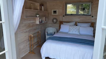 1 bedroom, bed sheets