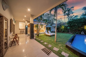 Maison, vue sur la piscine | Terrasse/patio