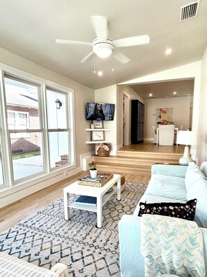Smart TV - Fresh, fully designed architecturally drafted home (Jacksonville)