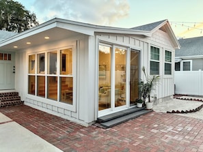 Exterior detail - Fresh, fully designed architecturally drafted home (Jacksonville)