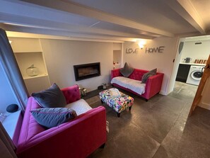 TV, fireplace