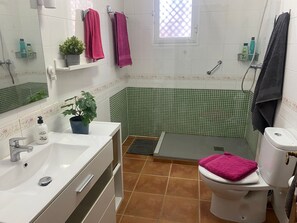 Shower, hair dryer, towels - 1029 Casa Evelyn C (Nerja)
