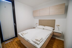 1 bedroom, Internet, bed sheets - Glamping home Malerič with natural pool & Wellness (Dragatus)