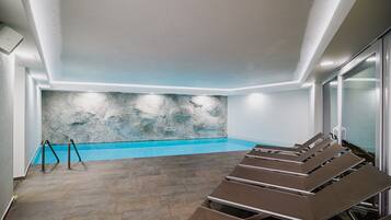 Alberca techada y alberca climatizada