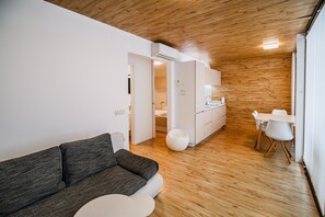 TV - Glamping Malerič Natural Pool & Wellness access (Dragatus)