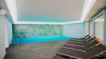 Alberca techada y alberca climatizada