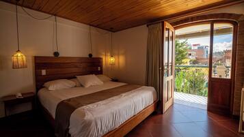 Junior Suite | Desk, laptop workspace, free WiFi, bed sheets