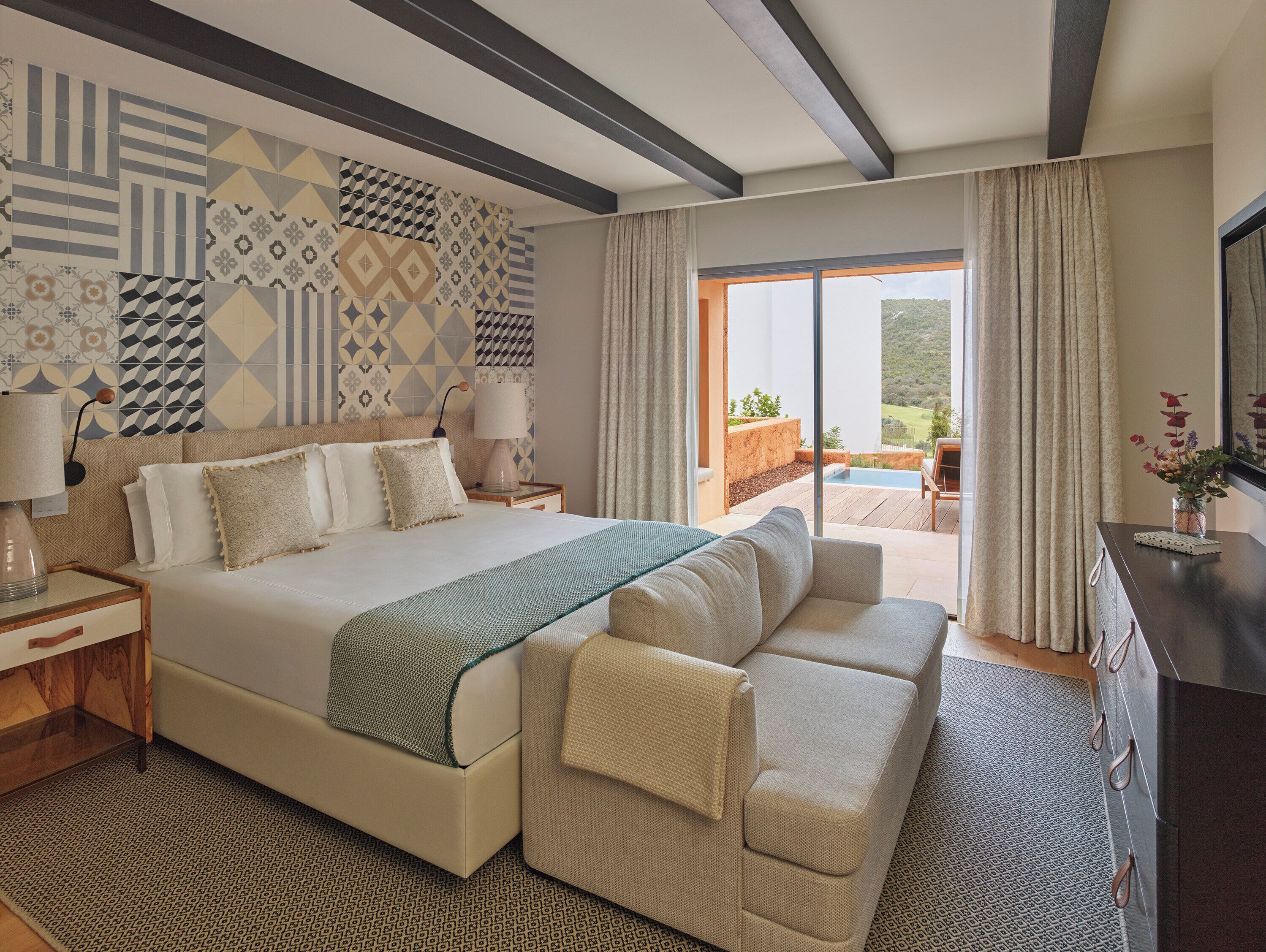 Sengetøy av topp kvalitet, safe på rommet og individuelt dekorert