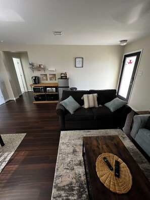 TV - Charming 4-bedroom house with AC and WiFi in amazing Cedar Hill (Cedar Hill)