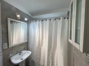 Bathroom - Ayres Duplex Suites Nuñez Cochera (Buenos Aires)