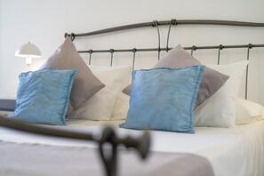 4 bedrooms, in-room safe, iron/ironing board, free WiFi