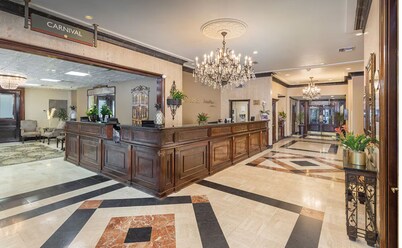 Super Bowl Weekend in New Orleans! 1 br Sleeps 4 w/ Kitchen on Trolley route!