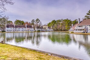 Property grounds - Sea Colony 2nd floor condo with pools, tennis/pickle ball courts, fitness center (Bethany Beach)