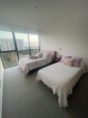 3 bedrooms, desk, iron/ironing board, free WiFi