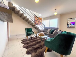 Comfort-Apartment, Poolblick | Wohnbereich