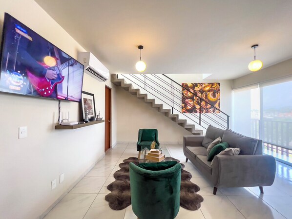 Comfort-huoneisto, näköala uima-altaalle | Oleskelualue