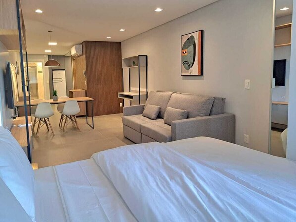 1 bedroom, iron/ironing board, internet, bed sheets