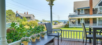Steps to Inkwell Beach: Victorian Home!