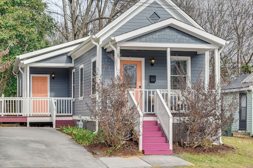 1 Mi to Dtwn: Home w/ Backyard in Raleigh!
