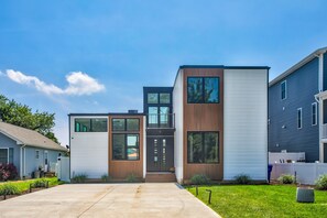 Exterior - Town of Rehoboth Beach pet-friendly house w/private pool, deck, patio & balcony (Rehoboth Beach)