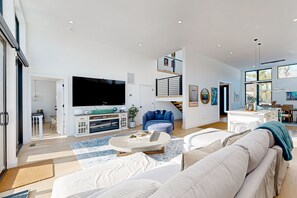 TV, books - Town of Rehoboth Beach pet-friendly house w/private pool, deck, patio & balcony (Rehoboth Beach)