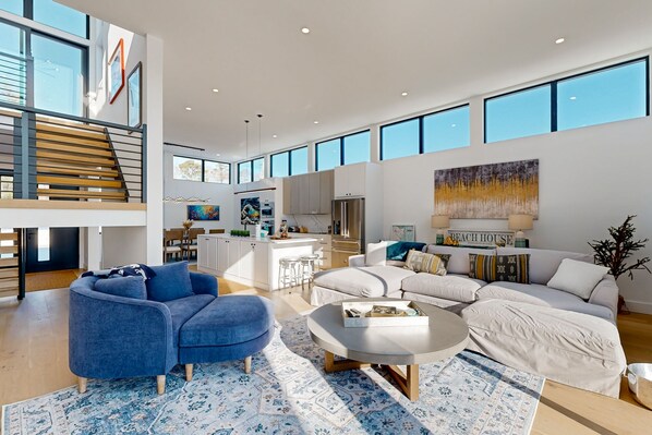 TV, books - Town of Rehoboth Beach pet-friendly house w/private pool, deck, patio & balcony (Rehoboth Beach)