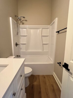 Serviettes fournies, savon, papier toilette