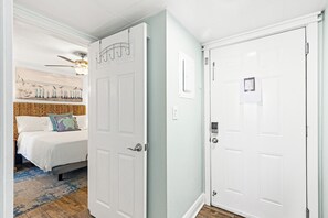 1 habitación, tabla de planchar con plancha, wifi gratis y ropa de cama