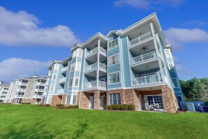 Exterior - Lakefront condo with private balcony, pool, close to beach & golf (Myrtle Beach)