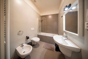 Apartment | Bathroom