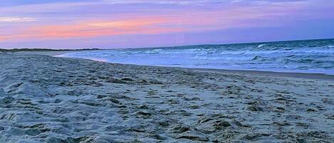 Ligstoelen aan het strand, strandlakens