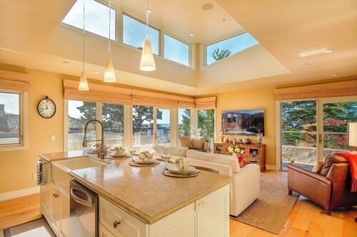 Carmel Penthouse - Ocean Views, 2-bedroom, A/C, WiFi
