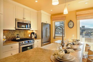 Fridge, microwave, oven, stovetop - Carmel Penthouse - Ocean Views, 2-bedroom, A/C, WiFi (Carmel-by-the-Sea)