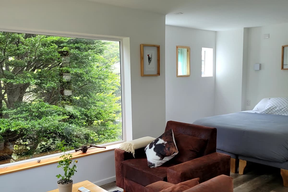 Romantic Studio Suite, Private Bathroom, Lake View
