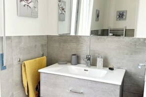 Shower, hair dryer, bidet, towels - la casa dei colori (Certaldo)