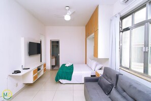 Rideaux d’obscurcissement, fer et planche à repasser