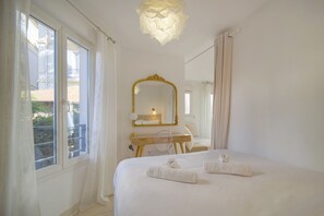 Fer et planche à repasser, Wi-Fi gratuit, draps fournis