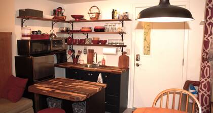 Beautifully furnished Studio with AC and WiFi in fantastic Salem