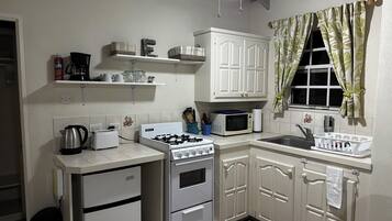 Mikrowelle, Ofen, Herdplatte, Geschirrspüler